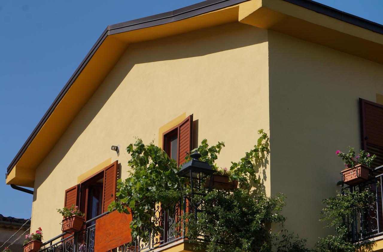B&B Lo Sparviero Civita Esterno foto